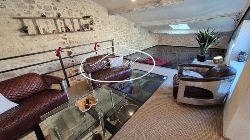 Maison - 243 m² - 8 pièces