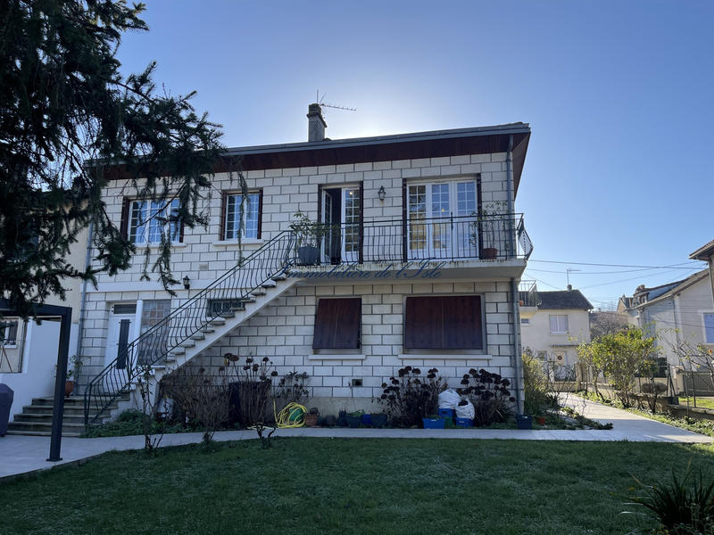 Maison - 140 m² - 8 pièces