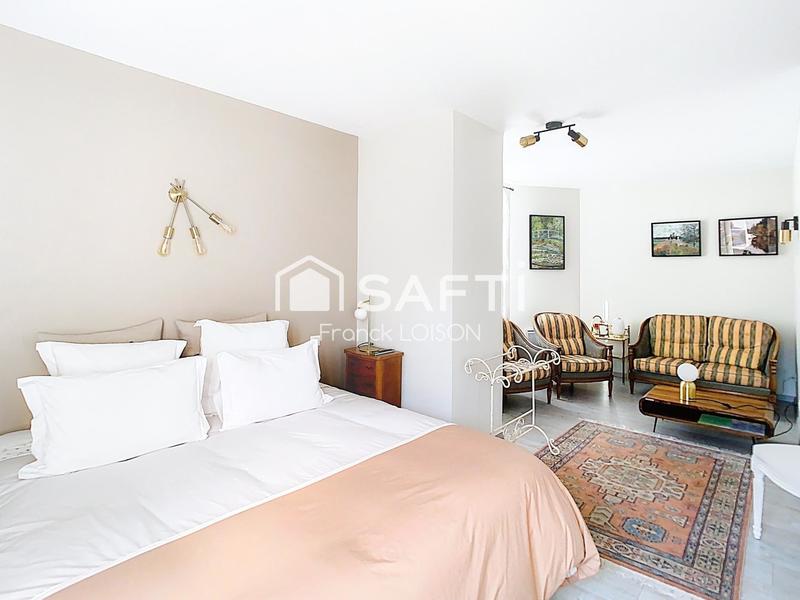 Maison - 223 m² - 8 pièces