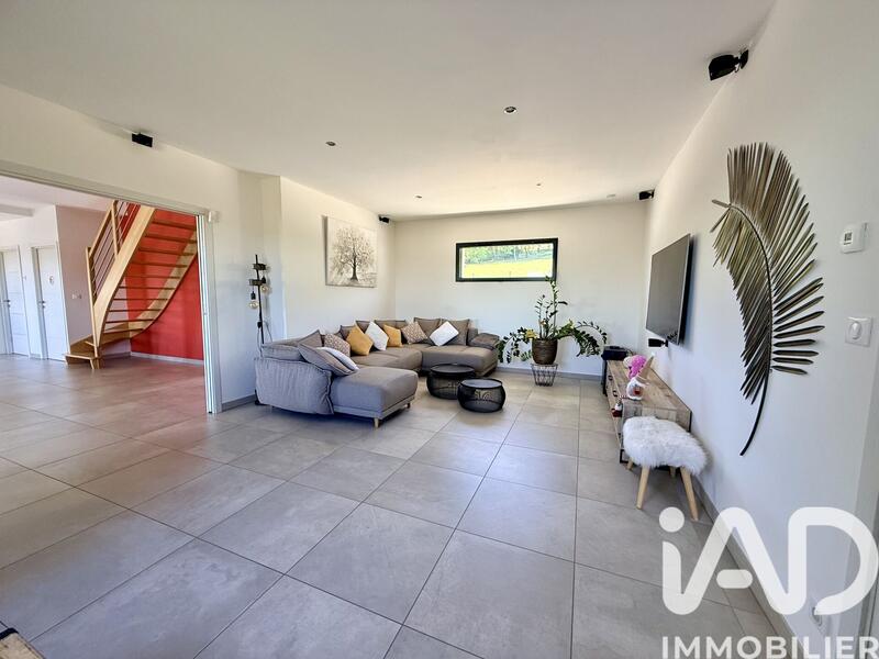 Maison - 215 m² - 5 pièces
