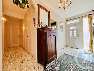 Maison - 196 m² - 9 pièces