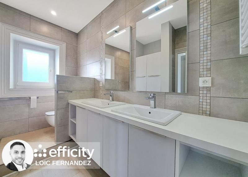 Maison - 260 m² - 8 pièces