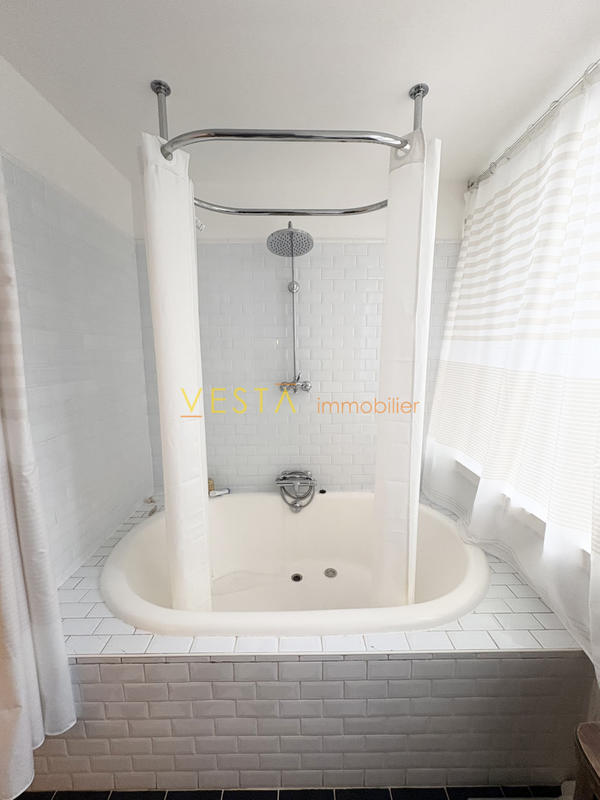 Loft - 167 m² - 6 pièces