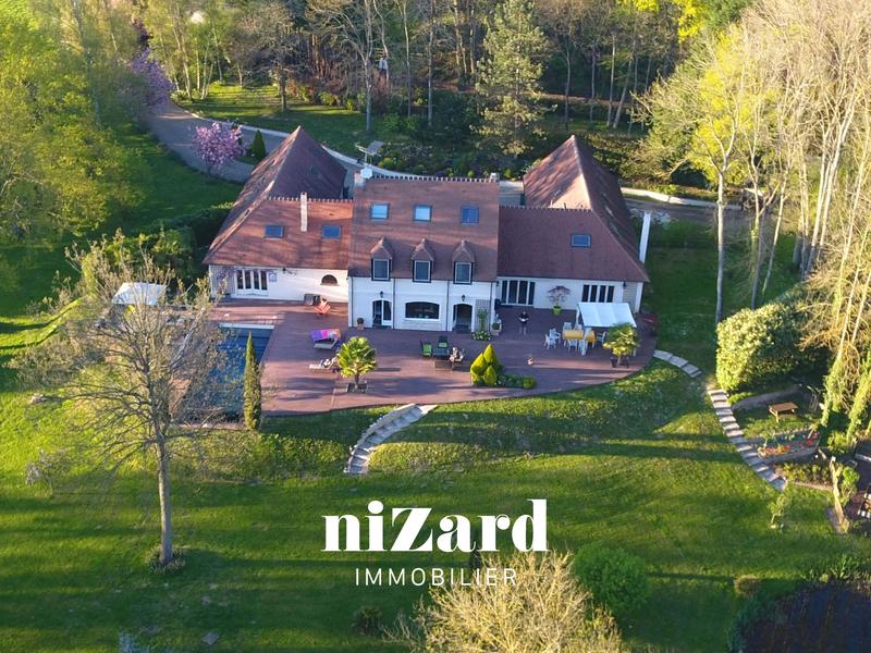 Propriété - 420 m² - 14 pièces