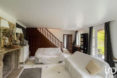 Maison - 213 m² - 8 pièces