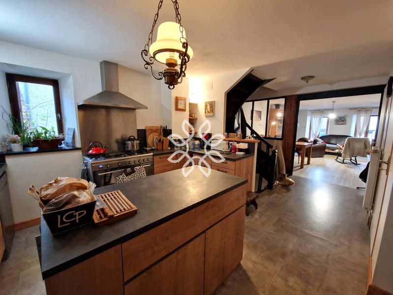 Maison - 236 m² - 9 pièces