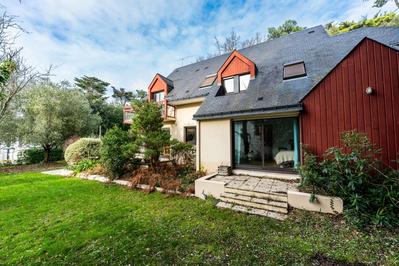 Propriété - 200 m² - 8 pièces