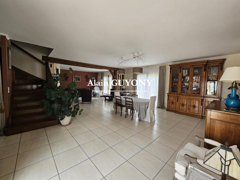 Maison contemporaine - 235 m² - 7 pièces