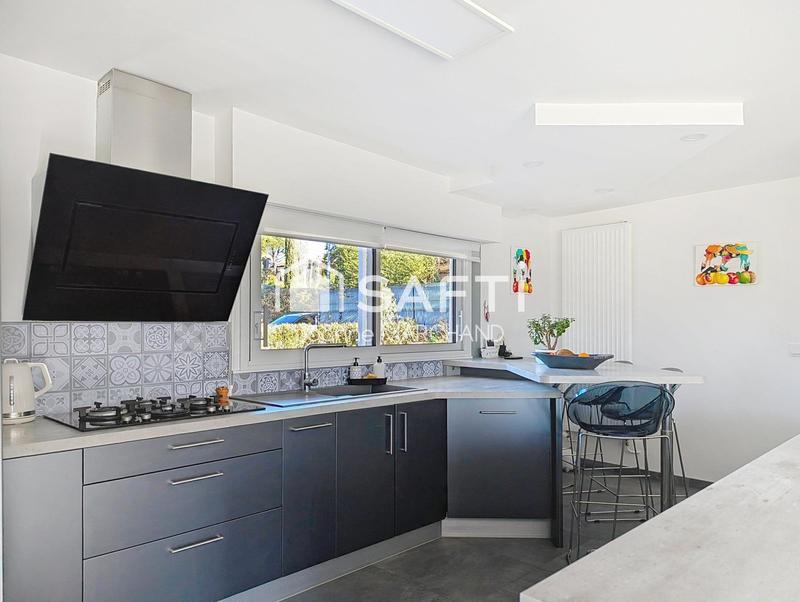 Villa - 264 m² - 9 pièces