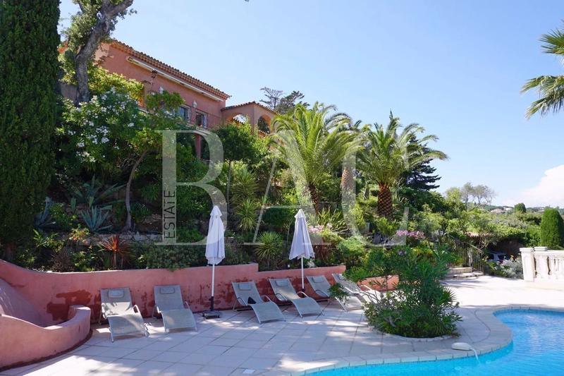 Villa - 300 m² - 10 pièces