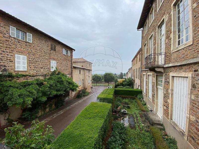 Maison - 270 m² - 4 pièces