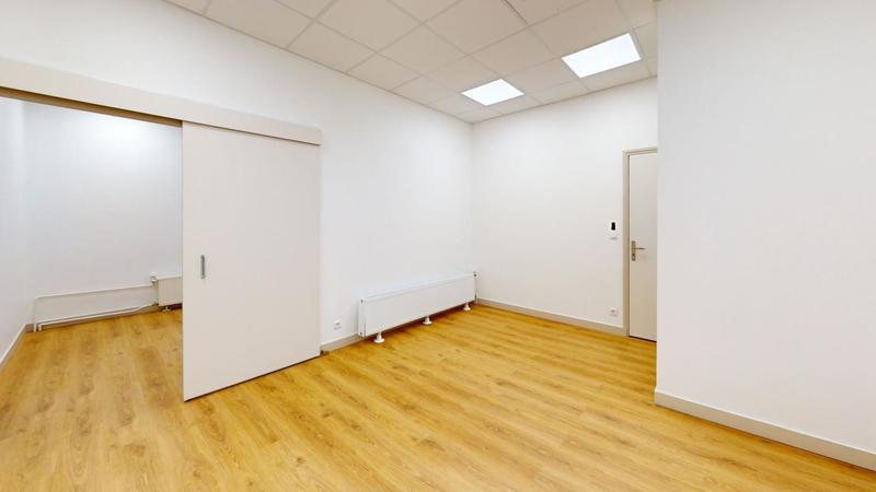 Local commercial - 89 m² - 5 pièces