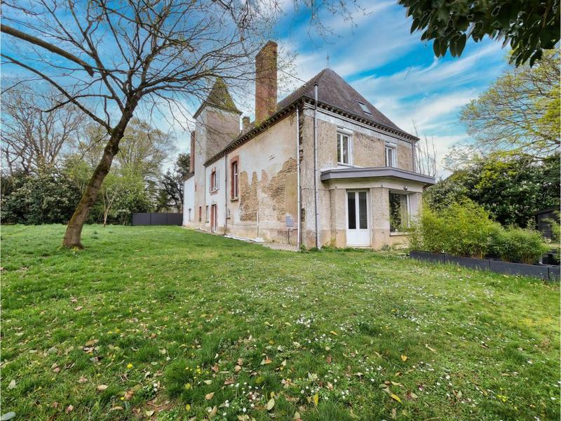 Maison - 407 m² - 17 pièces