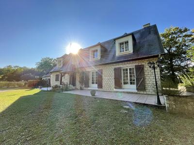 Maison traditionnelle - 220 m² - 7 pièces