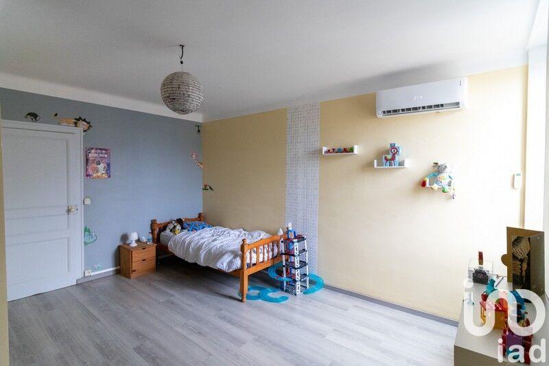 Maison - 233 m² - 8 pièces