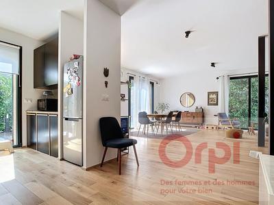 Maison - 211 m² - 7 pièces