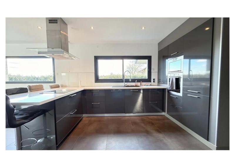 Maison - 245 m² - 6 pièces