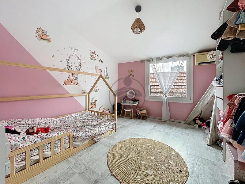 Maison - 180 m² - 6 pièces