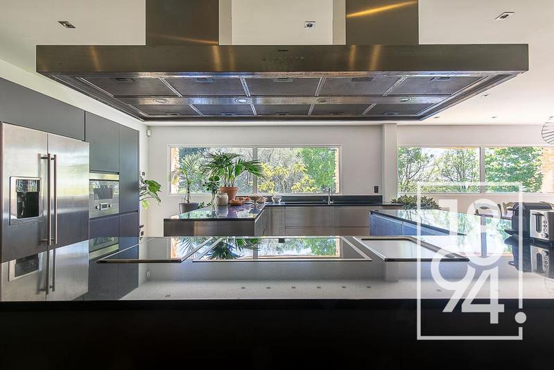 Maison - 301 m² - 6 pièces