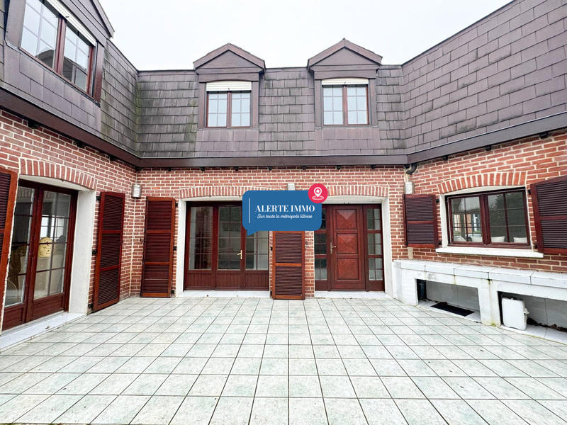 Maison - 203 m² - 5 pièces