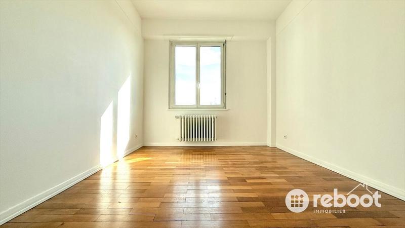 Appartement - 94 m² - 5 pièces