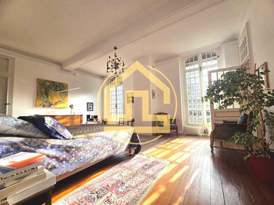 Maison - 430 m² - 13 pièces