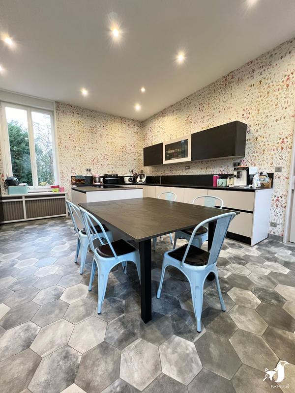 Maison - 240 m² - 8 pièces