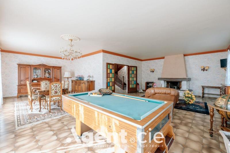 Maison - 240 m² - 7 pièces