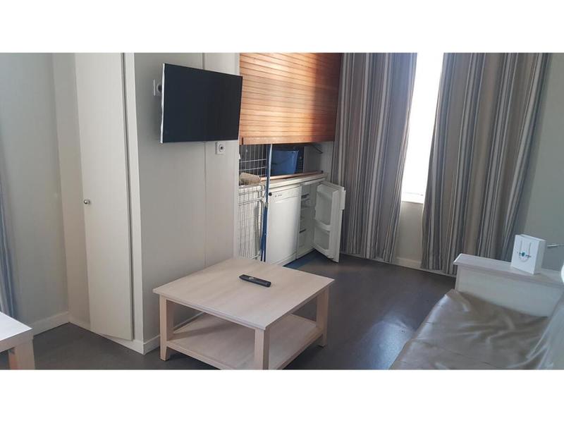 Local commercial - 2 459 m² - 70 pièces