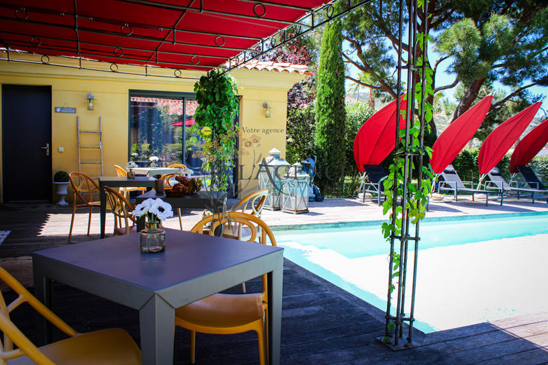 Maison - 215 m² - 8 pièces