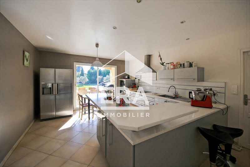 Maison - 250 m² - 6 pièces