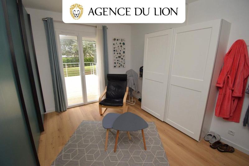 Maison - 217 m² - 8 pièces
