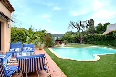 Maison - 222 m² - 8 pièces