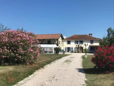 Propriété - 460 m² - 22 pièces