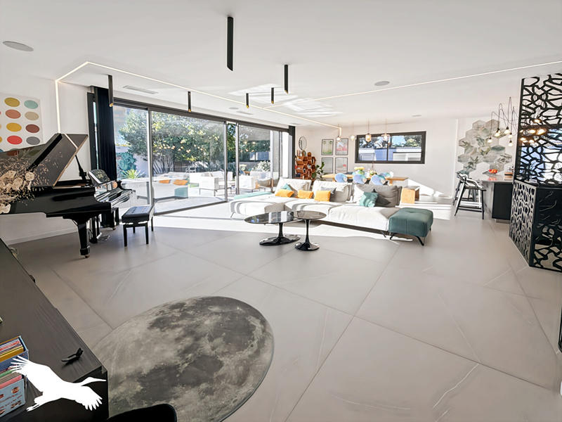 Maison - 350 m² - 12 pièces