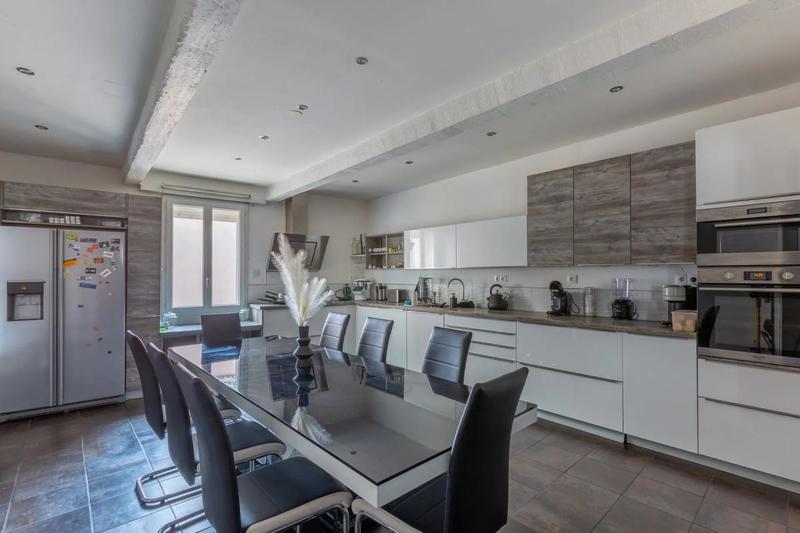 Maison - 237 m² - 7 pièces