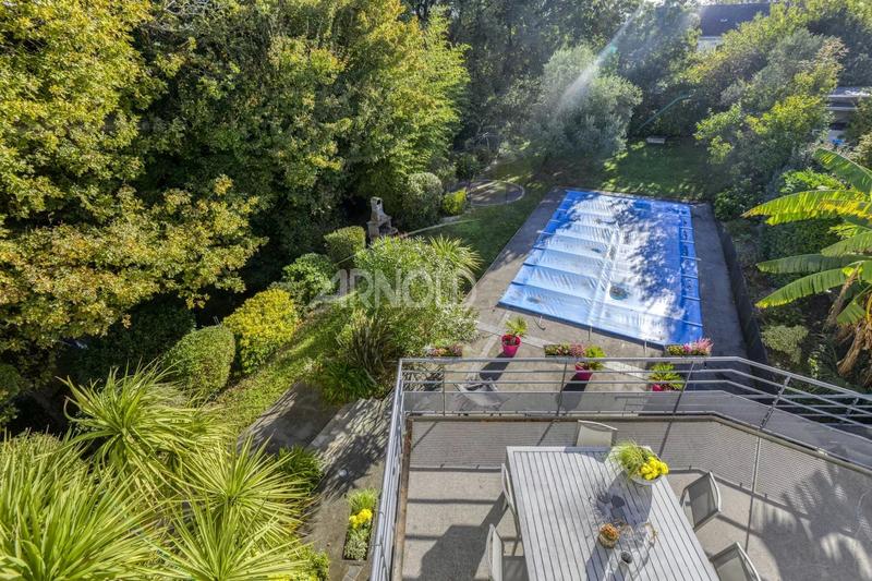 Maison - 227 m² - 6 pièces