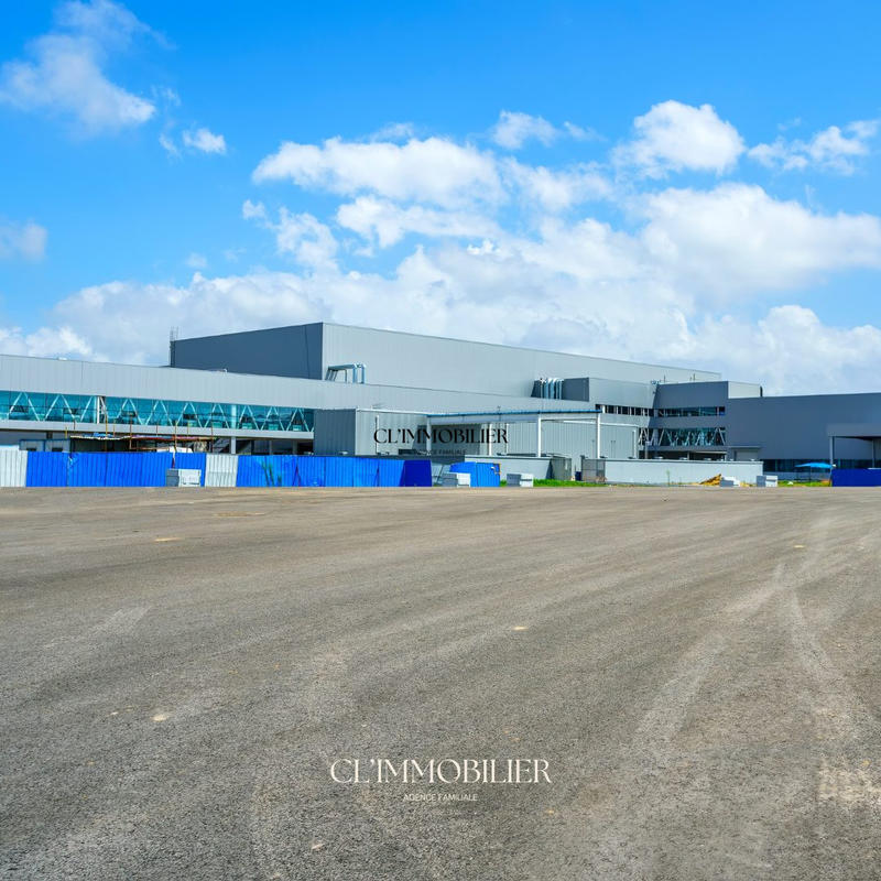 Terrain commercial - 2 000 m²