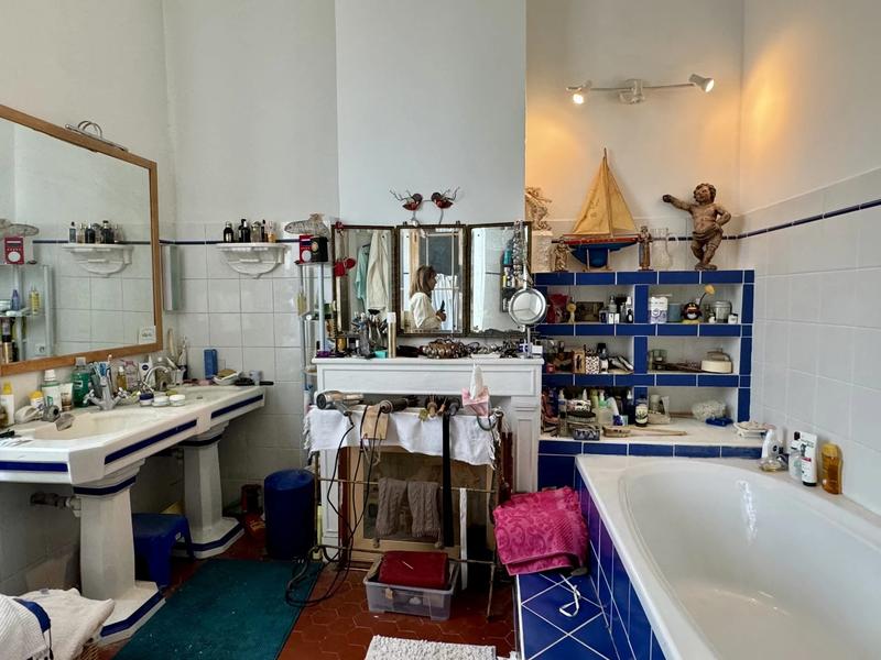 Maison - 325 m² - 13 pièces