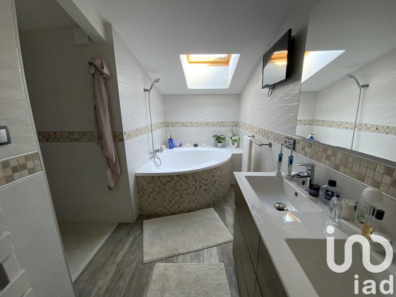 Maison - 305 m² - 7 pièces