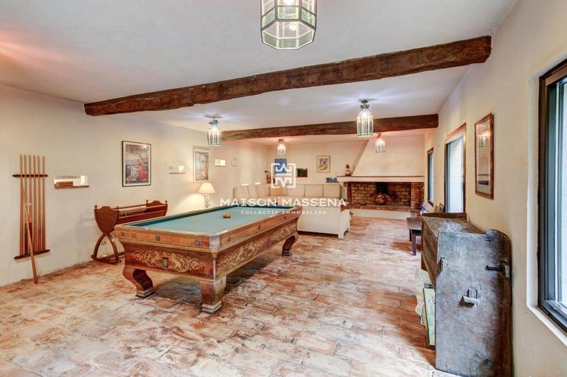 Propriété - 600 m² - 14 pièces