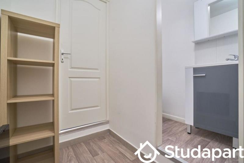 Chambre - 9 m² - 1 pièce