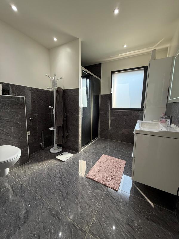 Maison - 142 m² - 8 pièces