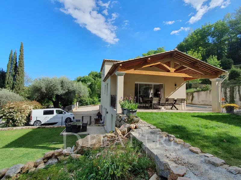 Maison - 180 m² - 8 pièces