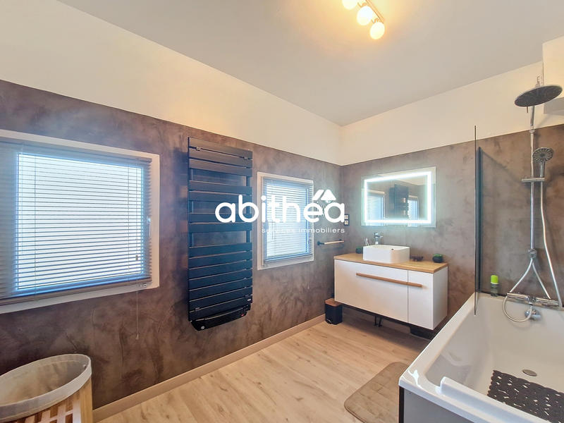 Maison - 98 m² - 4 pièces