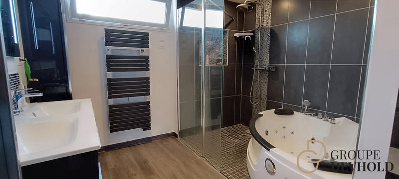 Maison - 278 m² - 8 pièces