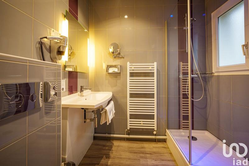 Local commercial - 1 700 m²