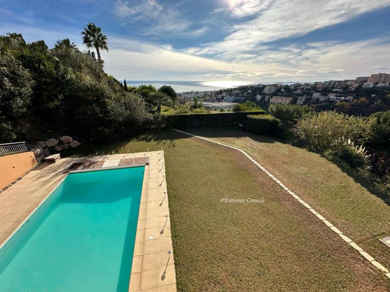 Maison - 200 m² - 6 pièces