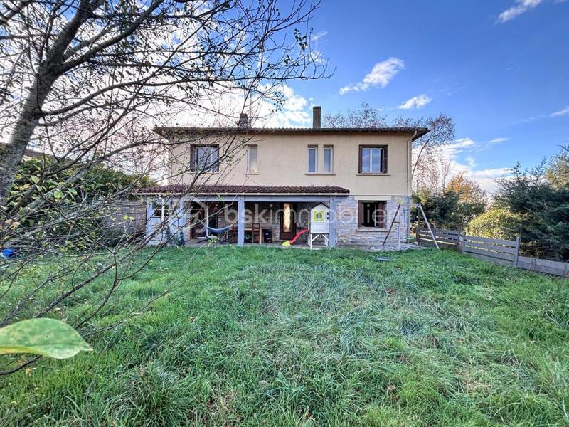 Maison traditionnelle - 137 m² - 6 pièces