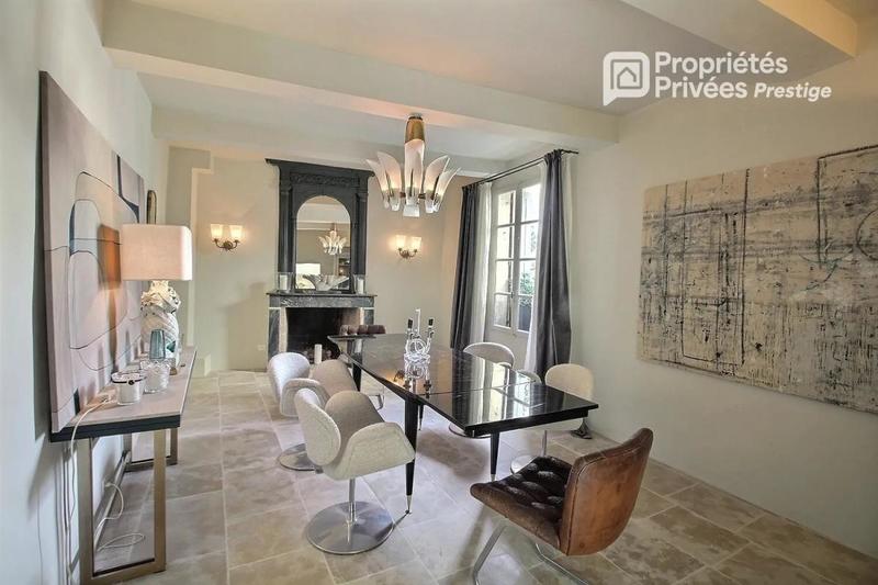 Demeure - 330 m² - 11 pièces